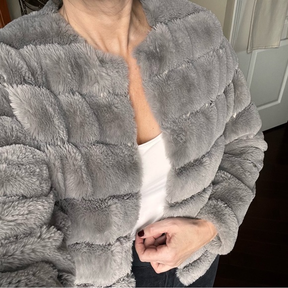 Faux fur jacket - Picture 2 of 8